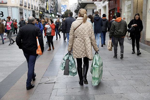 Retailers Look To Royal Wedding And Spate Of Bank Holidays To End High Street Woes